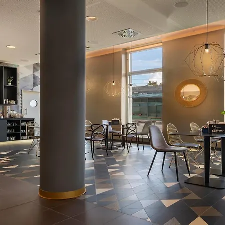 - The Niu, Ridge Halle Station By Ihg Hotel 3*