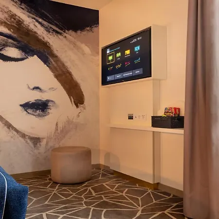 - The Niu, Ridge Halle Station By Ihg Hotel 3*