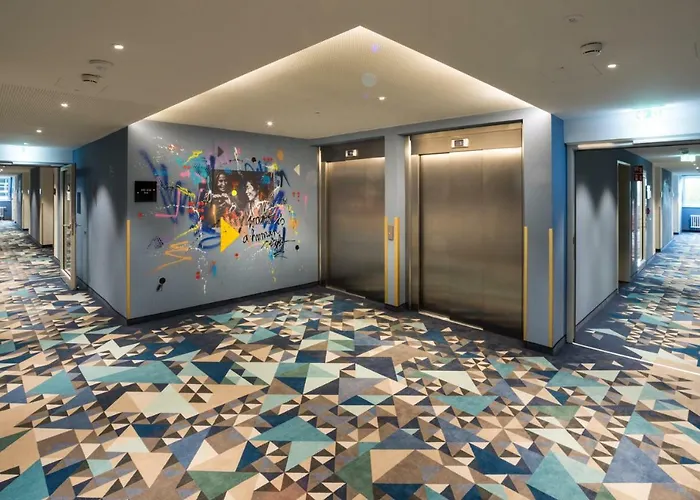 - The Niu, Ridge Halle Station By Ihg מלון